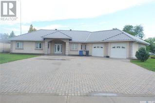 Detached House for Sale, 120 1st Avenue E, Gravelbourg, SK