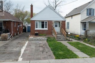 Detached House for Sale, 33 Wilson Avenue, Chatham, ON