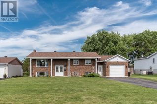 Detached House for Sale, 35 Meadowbrook Drive, Pembroke, ON