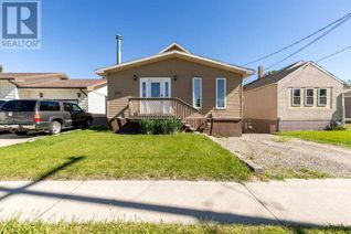 Detached House for Sale, 371 3rd Avenue W, Cardston, AB