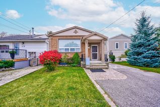 Detached House for Sale, 571 North Lake Rd, Richmond Hill, ON