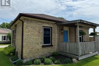 Detached House for Sale, 29 Caradoc Street S, Strathroy-Caradoc, ON