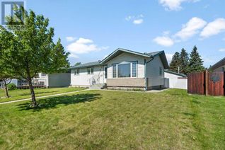 Detached House for Sale, 27 Freemont Close, Red Deer, AB