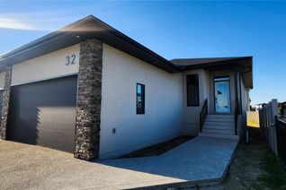 Detached House for Sale, 32 Lookout Drive, Pilot Butte, SK