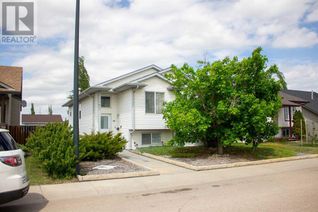 Detached House for Sale, 34 Kirkland Close, Red Deer, AB