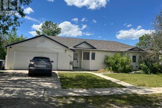 Detached House for Sale, 325 3 Street, Stirling, AB