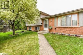 Detached House for Sale, 2 Claycroft Crescent, Kitchener, ON