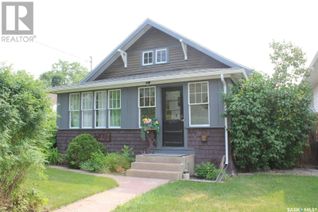 Bungalow for Sale, 38 8th Street, Weyburn, SK