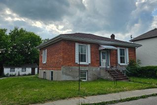 Detached House for Sale, 18 Chapel St N, Woodstock, ON