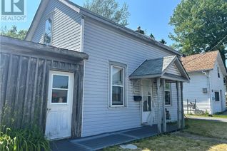 Detached House for Sale, 645 Collins Bay Road, Kingston, ON