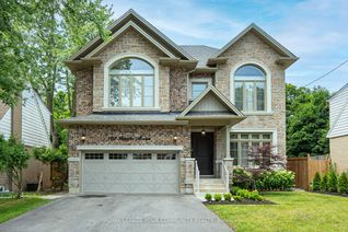 Detached House for Sale, 102 Ruggles Ave, Richmond Hill, ON