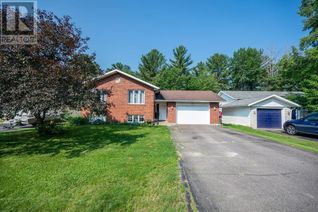Detached House for Sale, 42 Woodland Crescent, Petawawa, ON