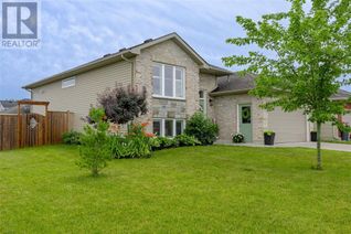 Ranch-Style House for Sale, 4052 Applewood Drive, Petrolia, ON