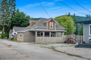 House for Sale, 1887 Kootenay Lane, Fruitvale, BC