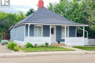 Detached House for Sale, 407 5th Avenue, Maple Creek, SK