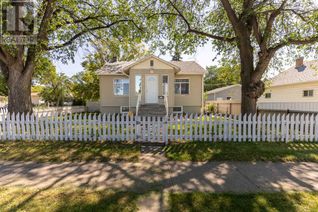 Detached House for Sale, 429 12 Street N, Lethbridge, AB