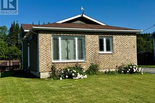 Detached House for Sale, 8 Matachewan Road, Manitouwadge, ON