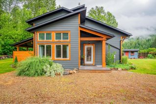 House for Sale, 3305 Pass Creek Road, Castlegar, BC