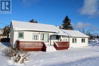 Bungalow for Sale, 2 Adjala Ave, Manitouwadge, ON