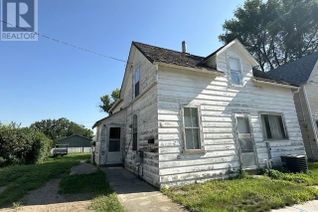 Detached House for Sale, 19 3rd Avenue Se, Weyburn, SK