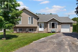 Detached House for Sale, 197 Market Street, Pembroke, ON