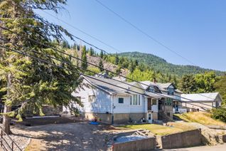 Detached House for Sale, 1880 Oak Street, Trail, BC