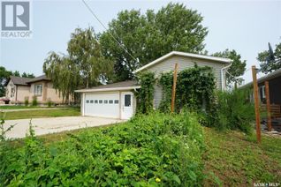 Bungalow for Sale, 402 4th Avenue, Avonlea, SK