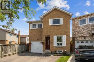 Backsplit for Sale, 922 Queensbridge Drive, Mississauga, ON