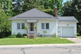 Detached House for Sale, 25 Broadview Avenue W, Smiths Falls, ON