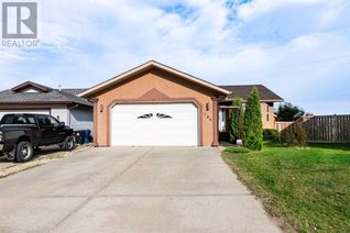 Detached House for Sale, 105 Pondside Crescent, Blackfalds, AB