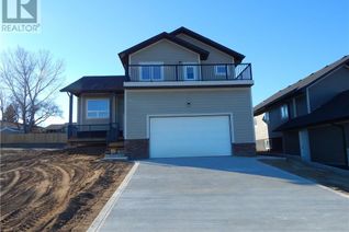 Detached House for Sale, 605 Confederation Drive, Weyburn, SK