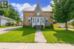 Detached House for Sale, 424 Royal Street E, Listowel, ON