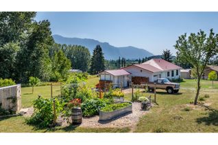 Detached House for Sale, 216 27th Avenue N, Creston, BC