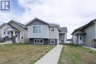 Detached House for Sale, 17 Coachman Way, Blackfalds, AB