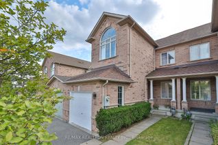 Freehold Townhouse for Sale, 12 Debonair St, Richmond Hill, ON