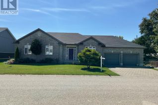 Bungalow for Sale, 1 Hamilton Street, North Middlesex (Ailsa Craig), ON