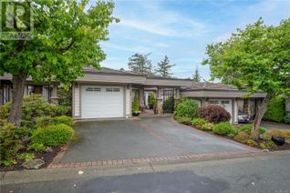 Townhouse for Sale, 934 Boulderwood Rise #11, Saanich, BC