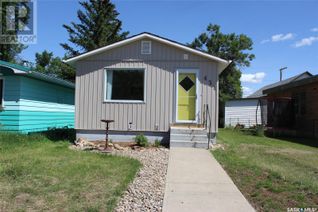 Detached House for Sale, 431 Redcoat Drive, Eastend, SK