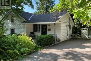 Detached House for Sale, 178 Chalmers Street, Elora, ON