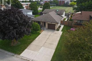 Detached House for Sale, 91 Norwood Court, Stratford, ON