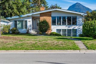 Detached House for Sale, 707 10th Street S, Golden, BC