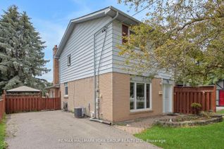 Semi-Detached House for Sale, 158 Meadowbank Rd, Newmarket, ON