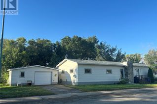 Bungalow for Sale, 138 17th Street, Weyburn, SK