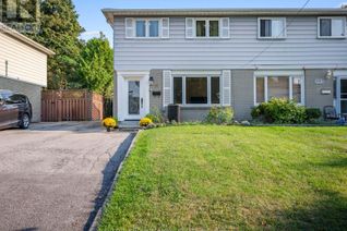 Semi-Detached House for Sale, 91 Hollyberry Trail, Toronto (Hillcrest Village), ON