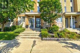 Freehold Townhouse for Sale, 14 Market Garden Mews, Toronto (Stonegate-Queensway), ON