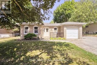 Detached House for Sale, 1043 Lemar Road, Newmarket (Gorham-College Manor), ON