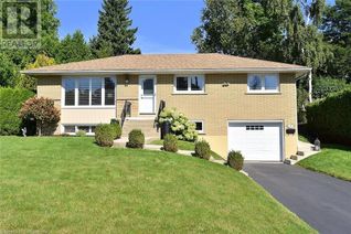 Detached House for Sale, 77 Hill Crest, Ancaster, ON