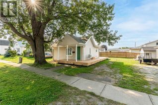 Bungalow for Sale, 27 Babbitt Street, Wallaceburg, ON