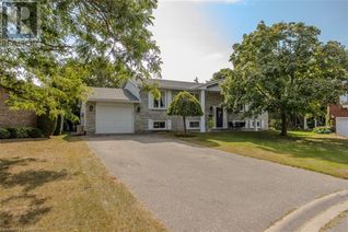 Detached House for Sale, 18 Ilona Court, Brantford, ON