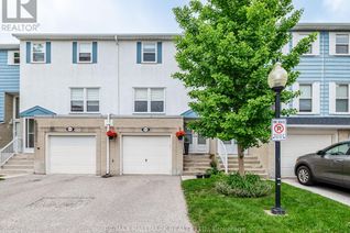 Condo Townhouse for Sale, 1660 John Street #4, Markham (Bayview Fairway-Bayview Country Club Estates), ON